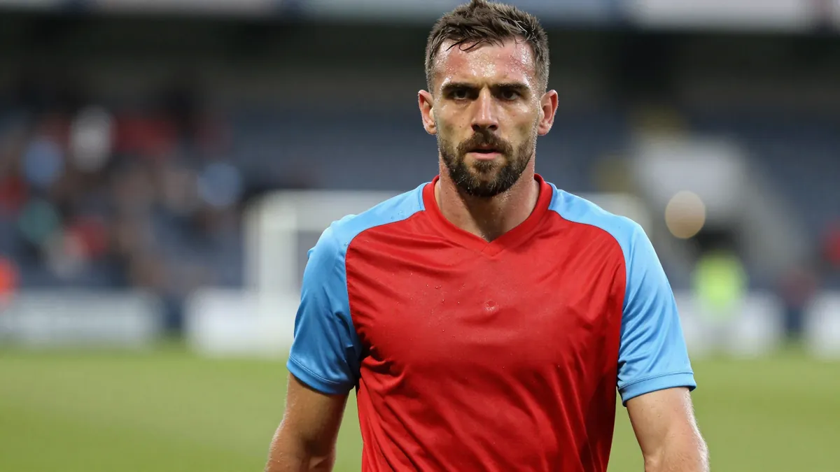 Midfielder Adam O'Reilly of Derry City expressed his support for former teammate and new manager Mark Connolly, praising...