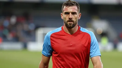 Midfielder Adam O'Reilly of Derry City expressed his support for former teammate and new manager Mark Connolly, praising...